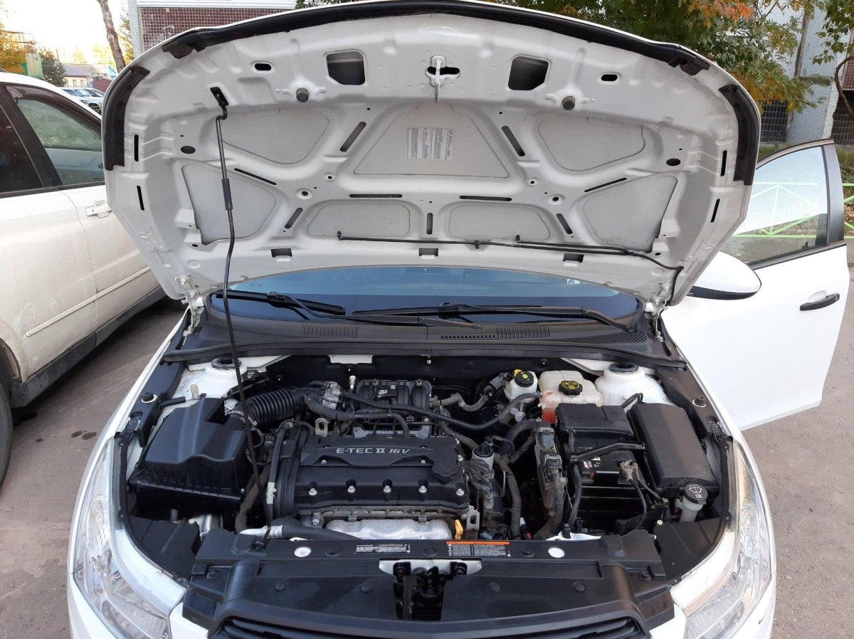 Подкапотка Шевроле Круз 1.8