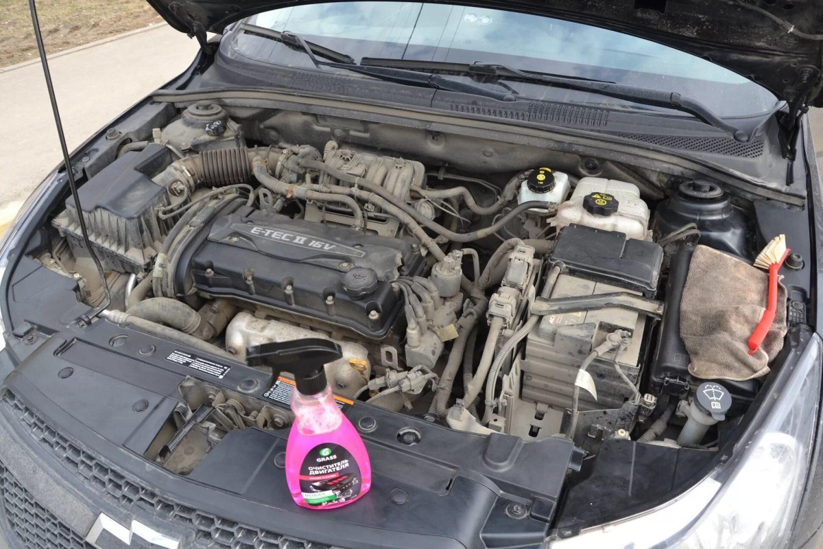 Подкапотное пространство Шевроле Круз