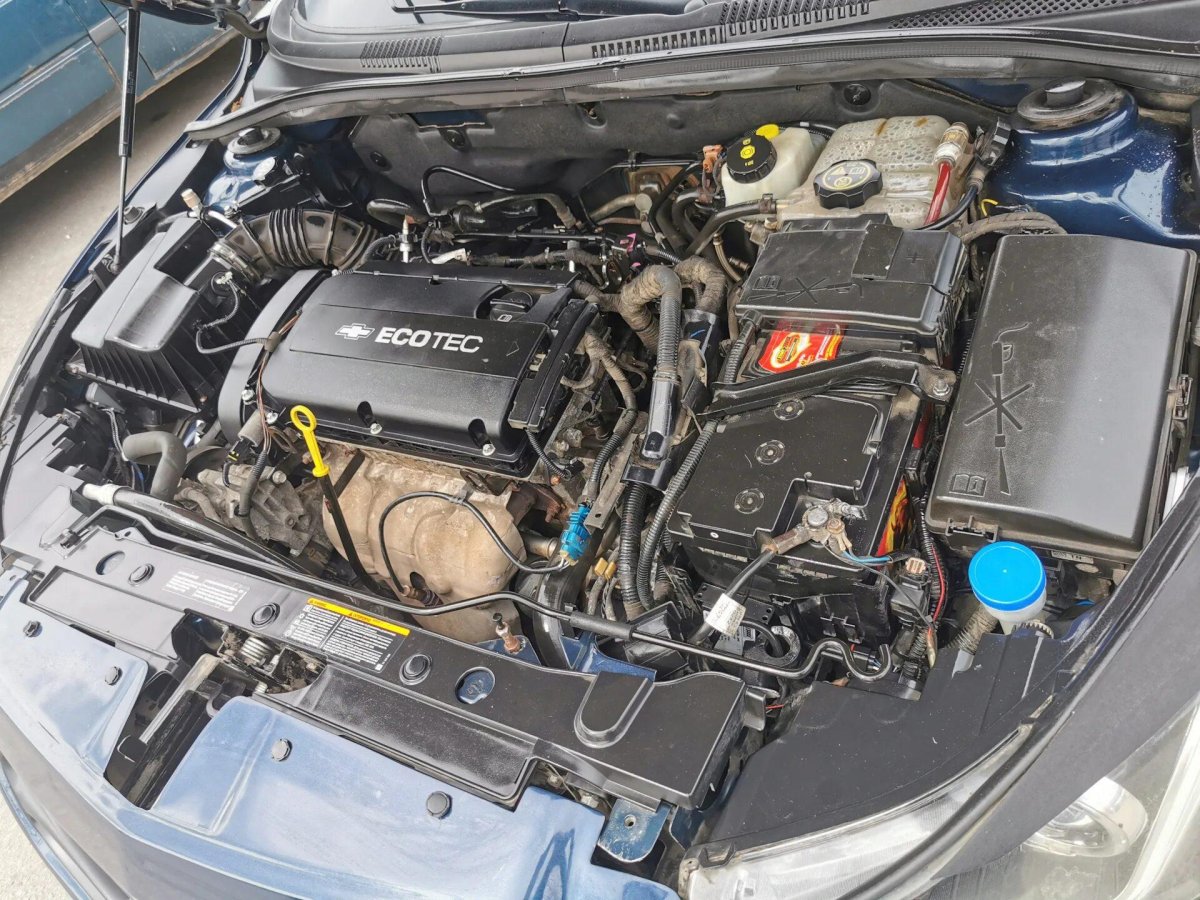 Подкапотка Шевроле Круз 1.6