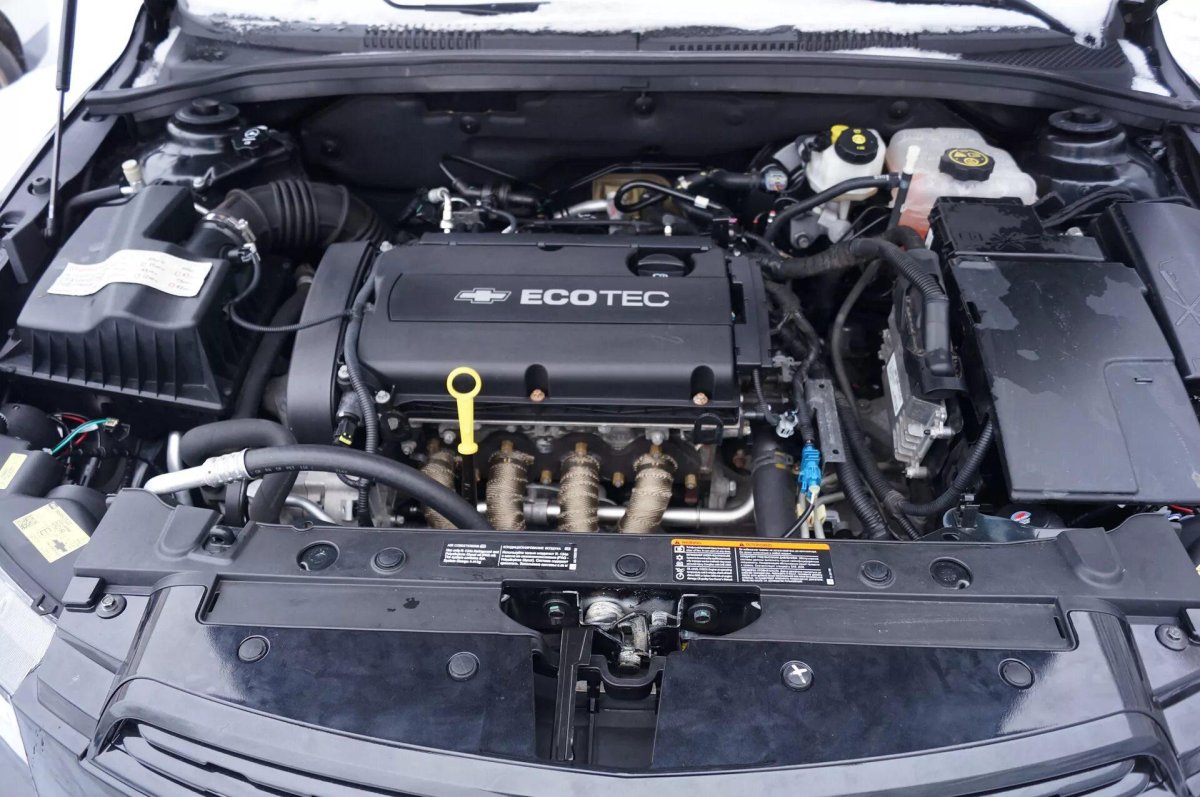 Моторный отсек Шевроле Круз 1.8