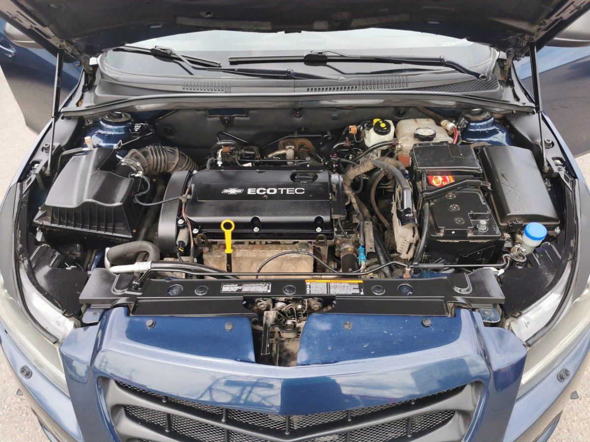 Подкапотное пространство Шевроле Круз 1.8