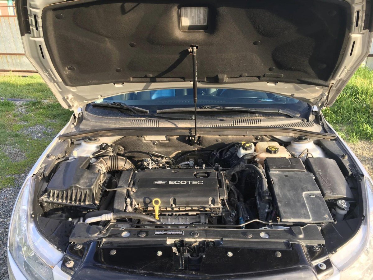 Шевроле Реззо подкапотное пространство