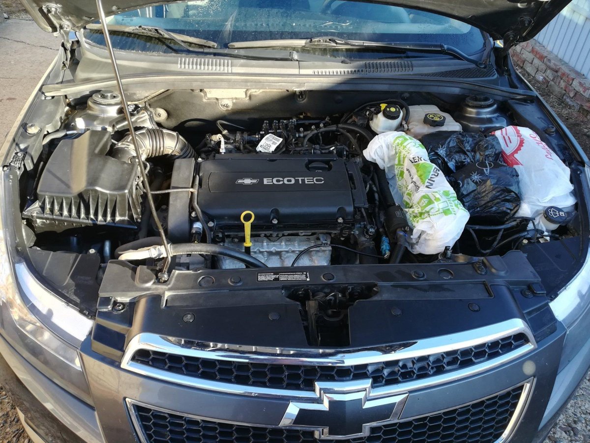 Шевроле Круз 1.6 подкапотное