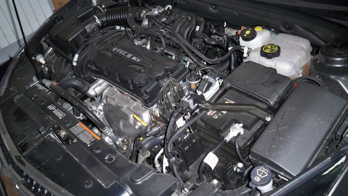 Топливный фильтр Шевроле Круз 1.8