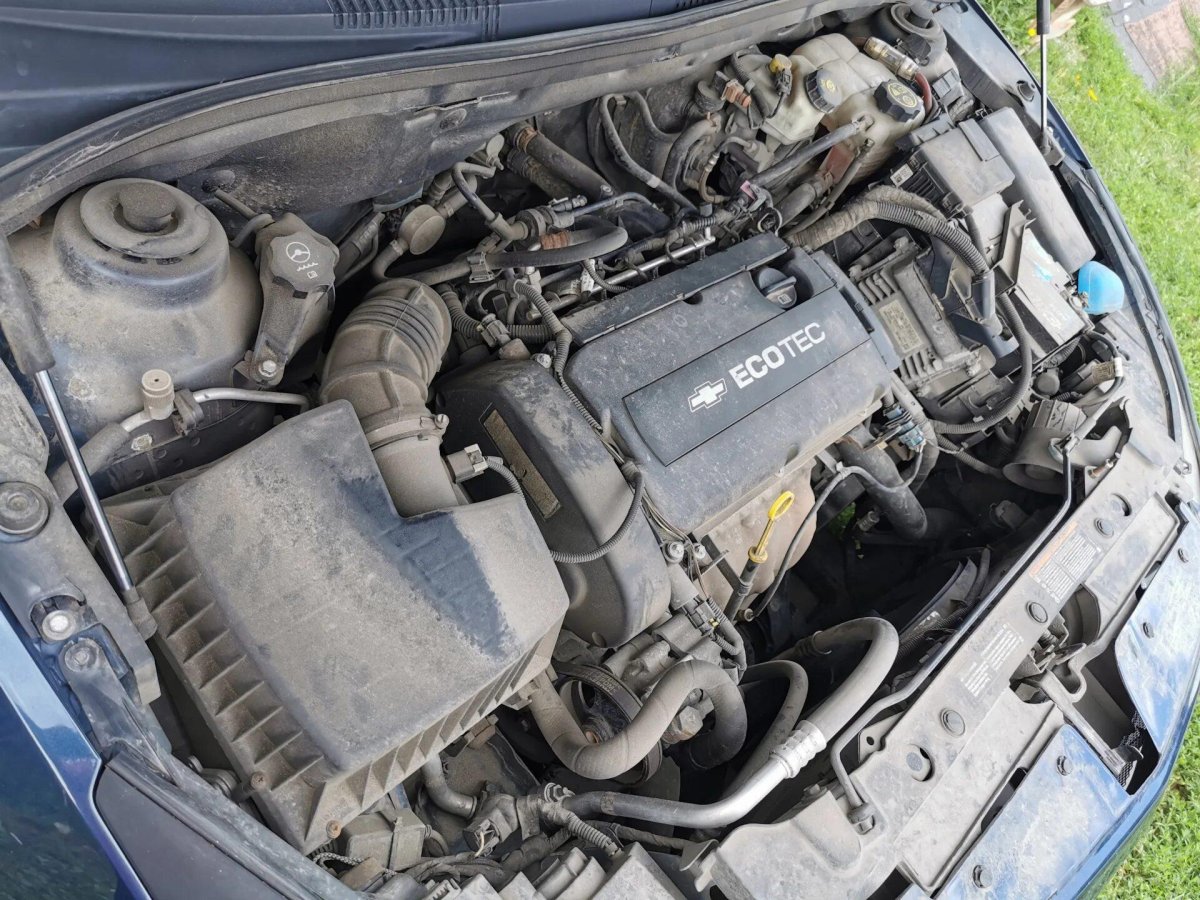 Мойка подкапотного пространства