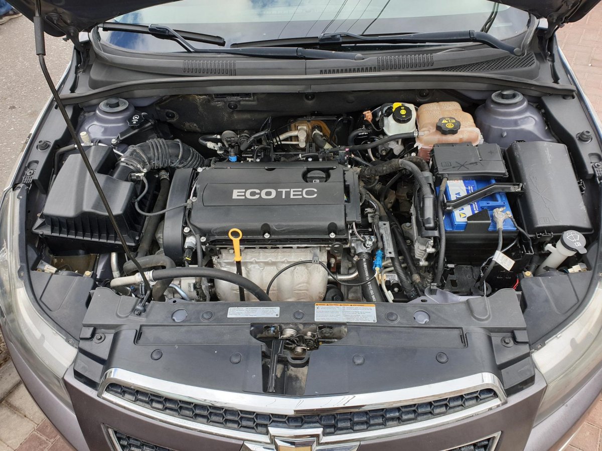 Подкапотка Шевроле Круз 1.8