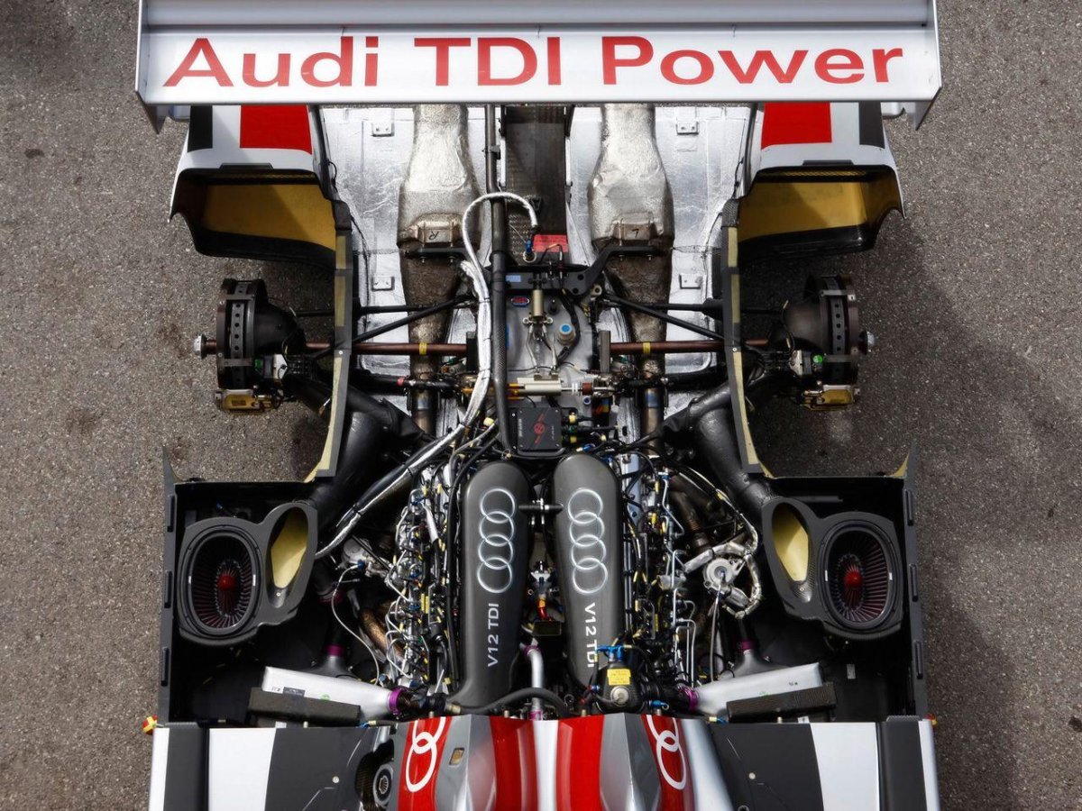 Audi r10 TDI engine