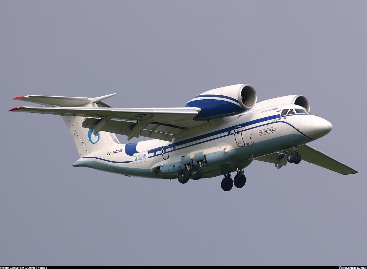 АН 74-200 Газпромавиа