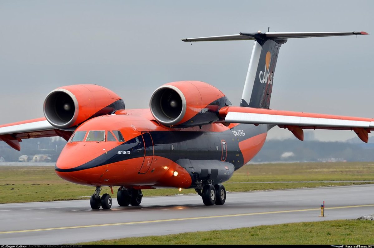 Самолет АН 74 Д