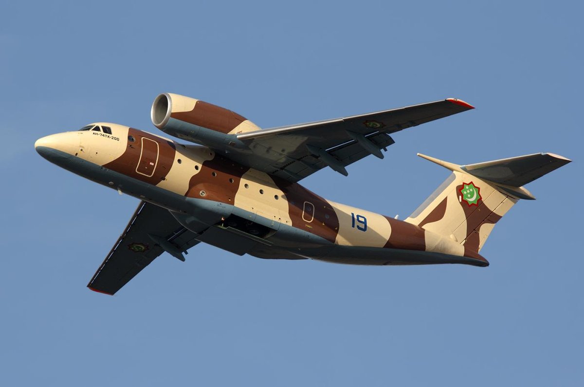 Авиация Туркмении ан72