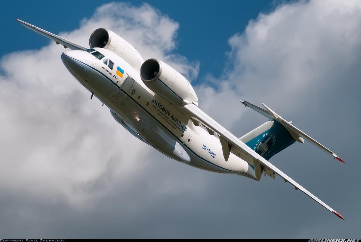 Самолет АН 74 Д