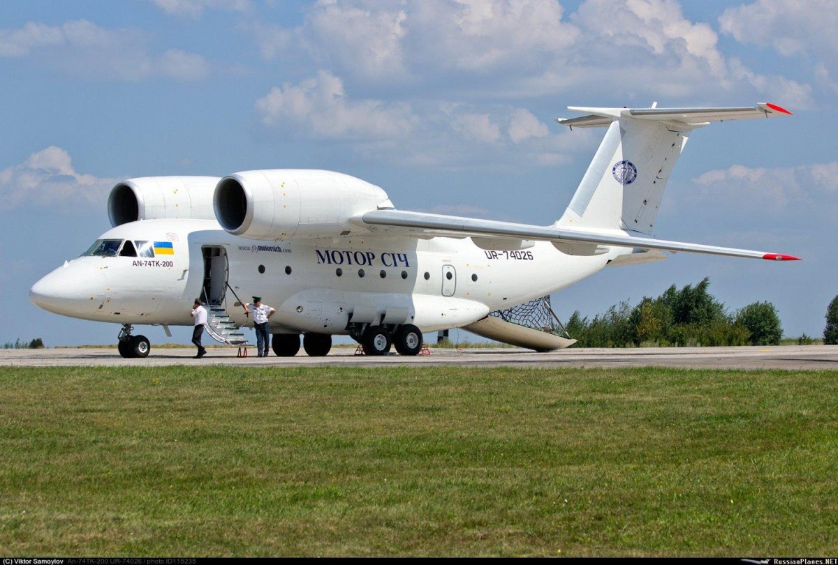 Самолет АН-74тк-200