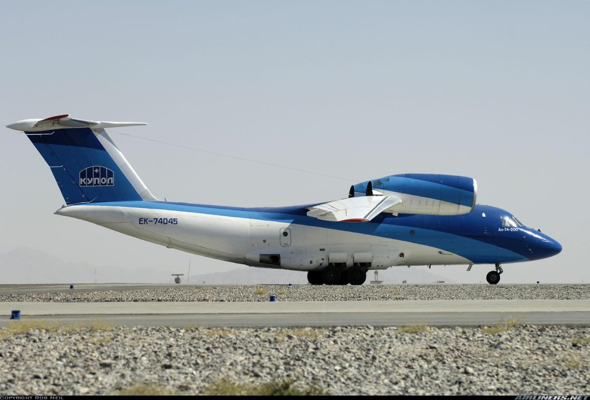 АН-72 пассажирский самолёт