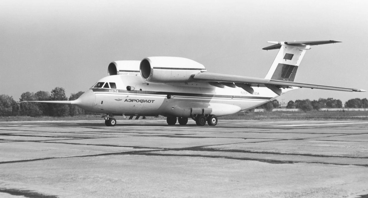 1983 — Состоялся первый полёт самолёта АН-74.