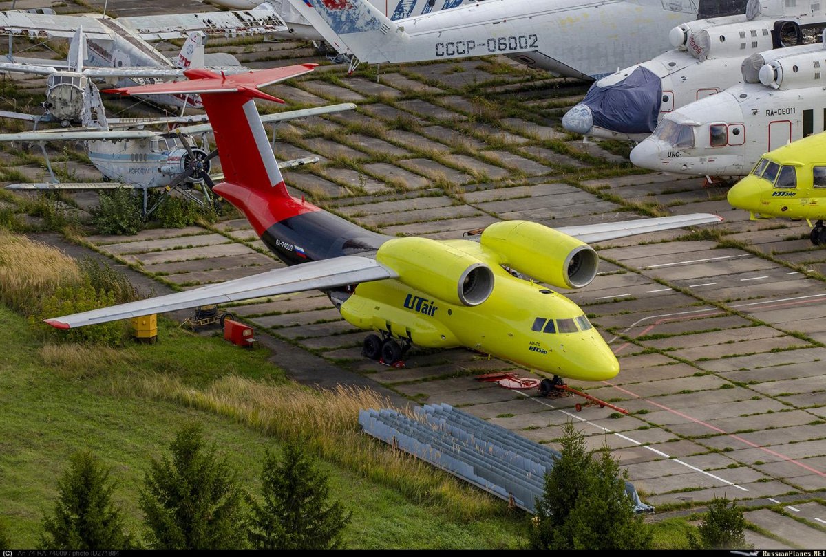 Самолет АН 74 Д