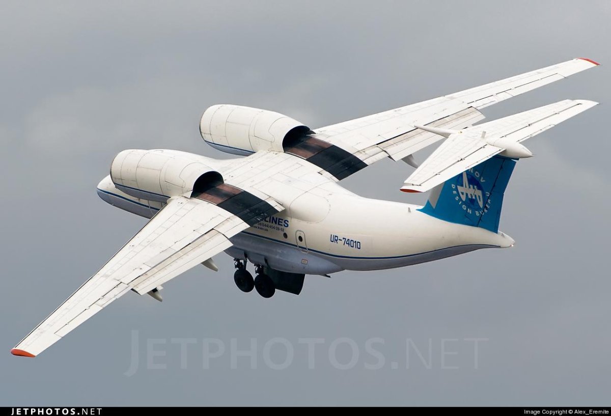 АН 74 Антонов Эйрлайнс