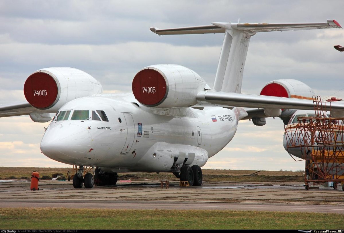 Самолет АН 74 Д