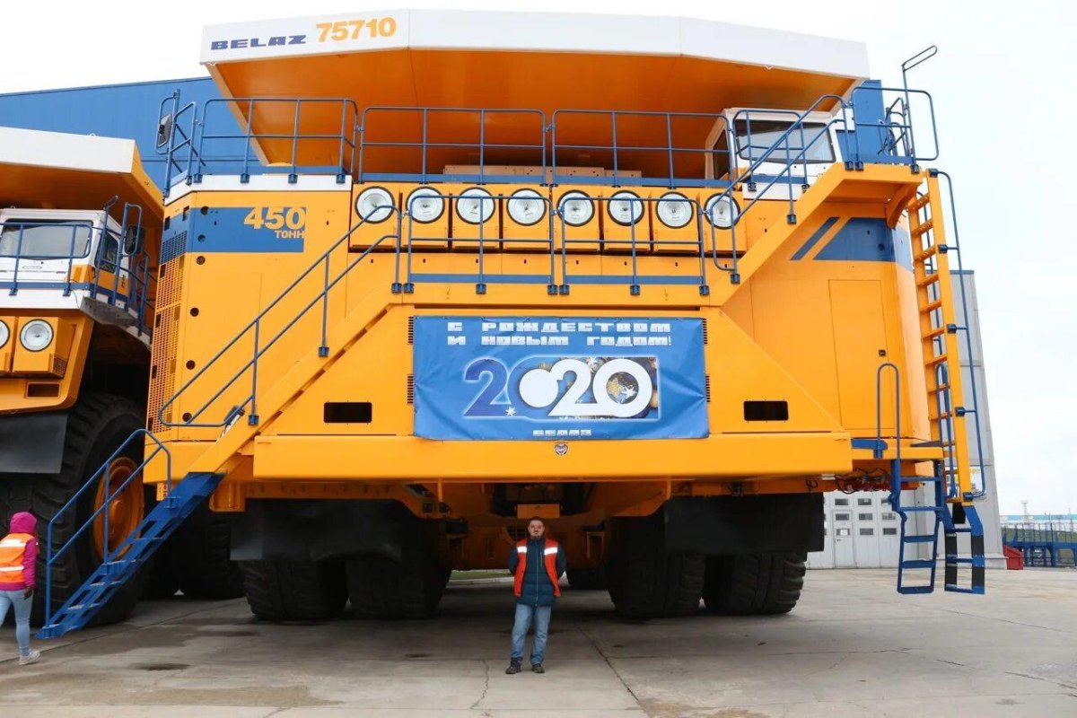 БЕЛАЗ-75710 И КАМАЗ