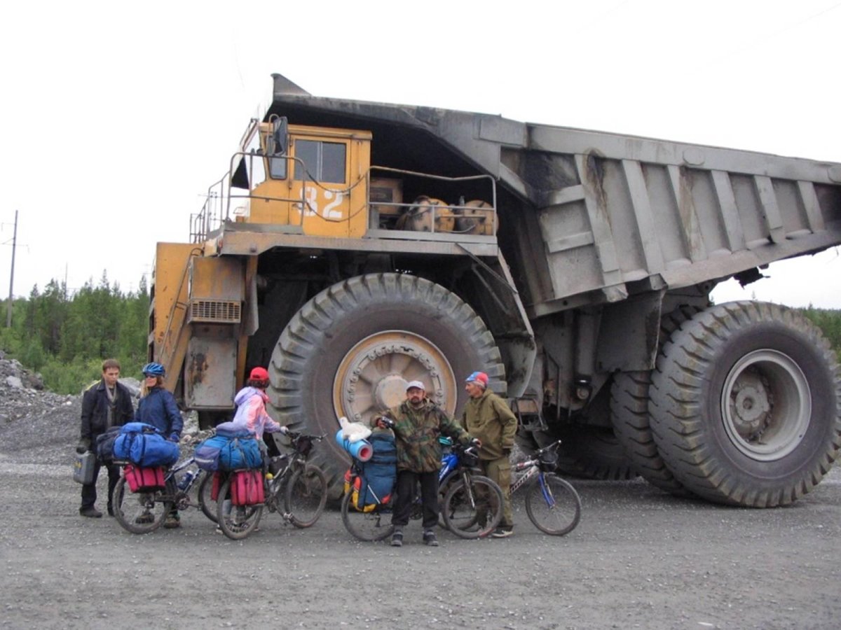 БЕЛАЗ-75710 И КАМАЗ