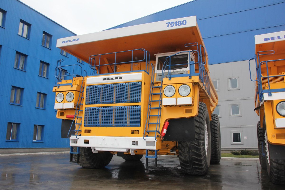 БЕЛАЗ-75570