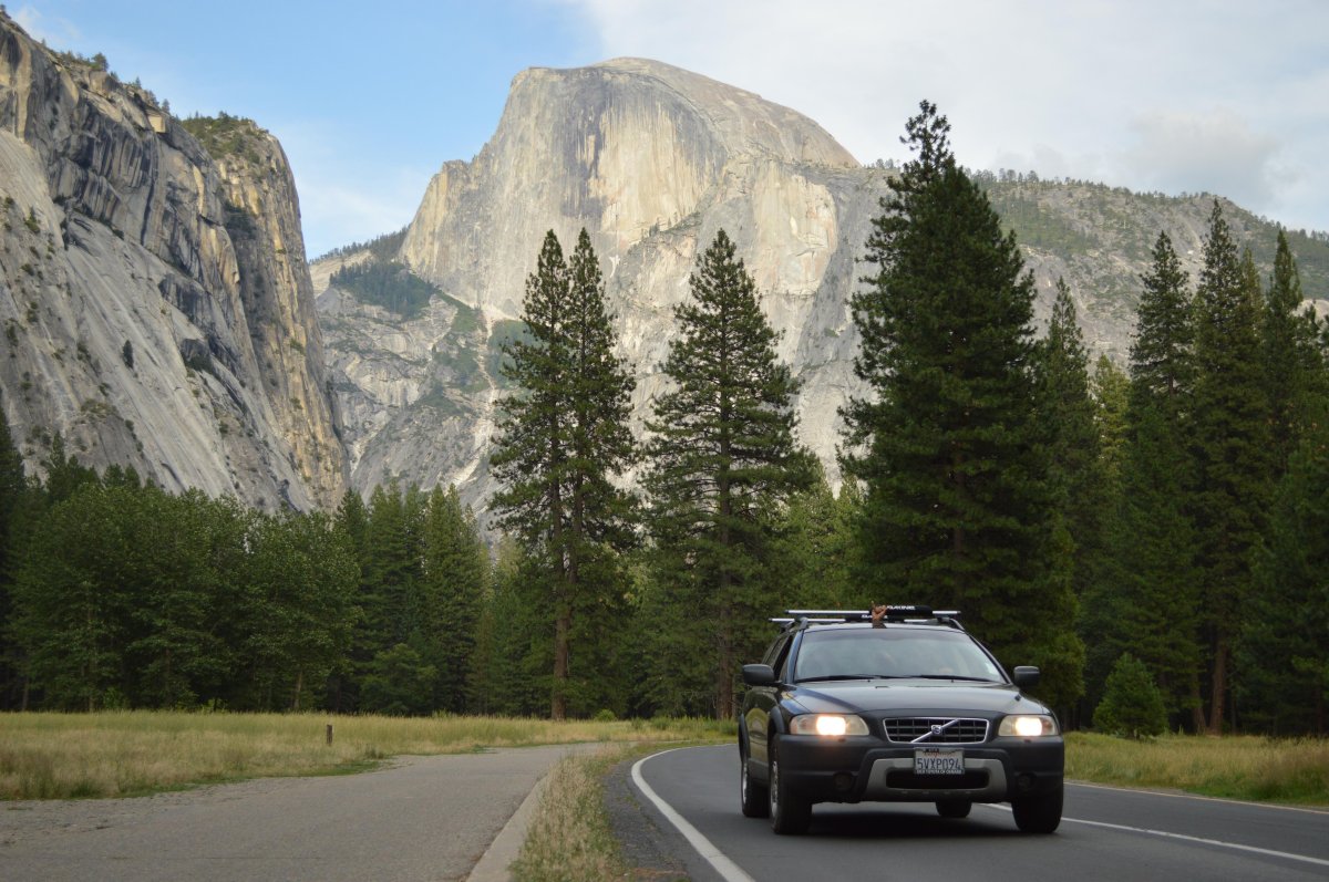 Машина в горах