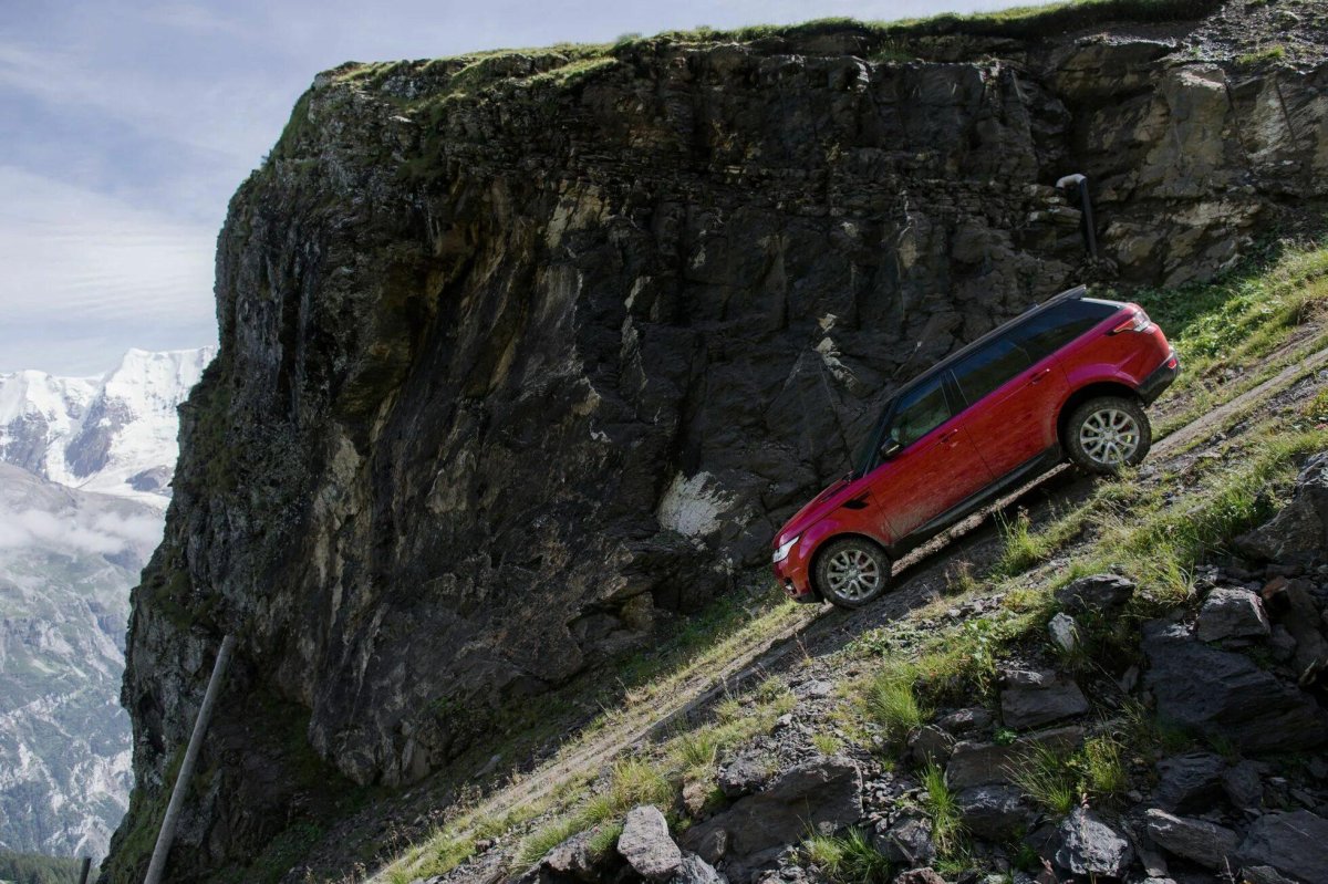 Автомобиль в горах