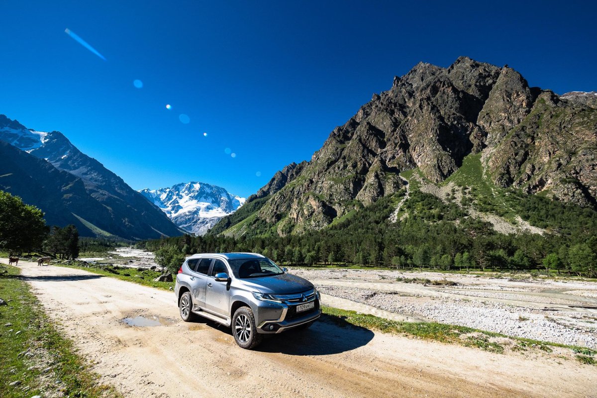 Автомобиль в горах