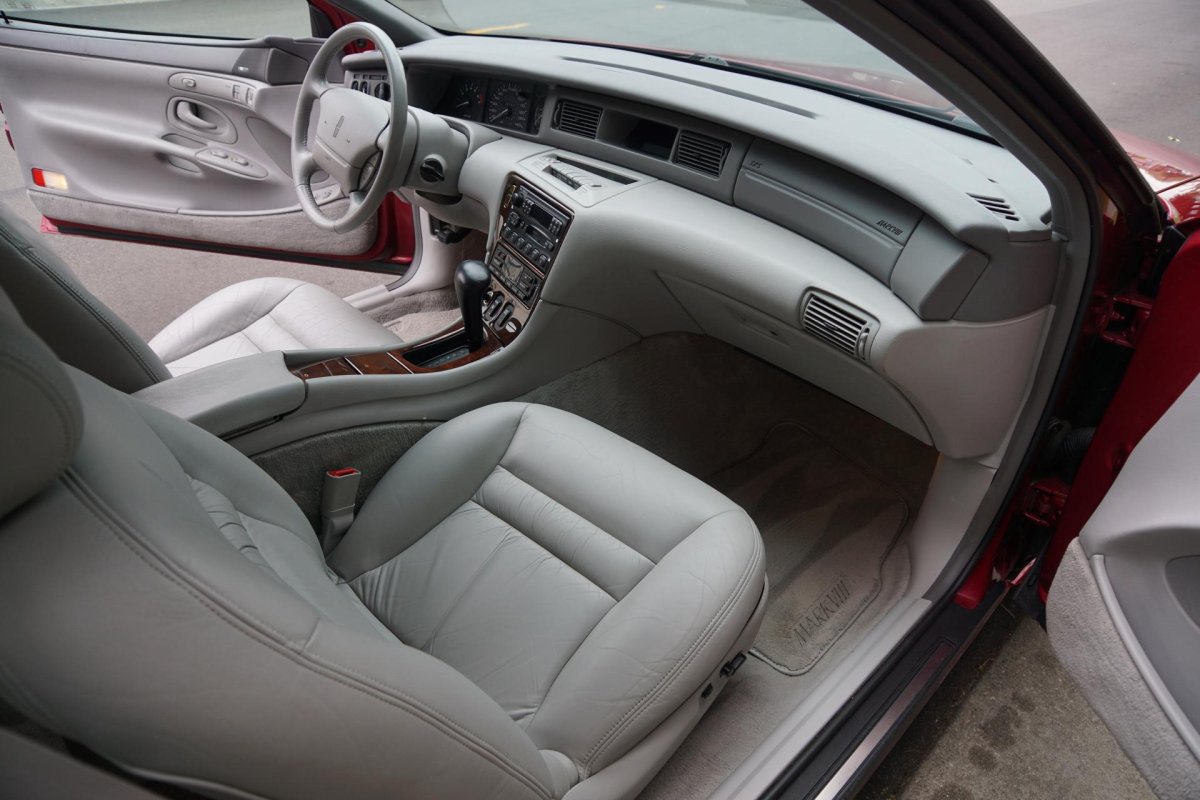 Lincoln Mark VIII салон