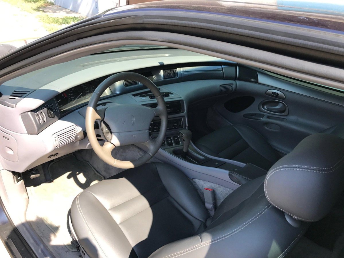 Lincoln Mark VIII салон