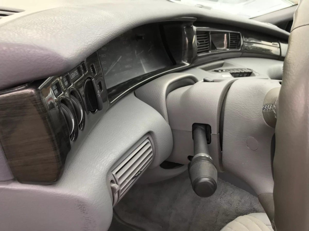 Lincoln Mark VIII салон