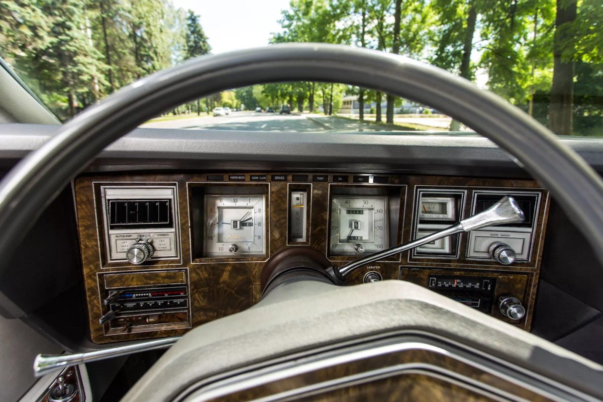 Lincoln Continental Mark 5 салон