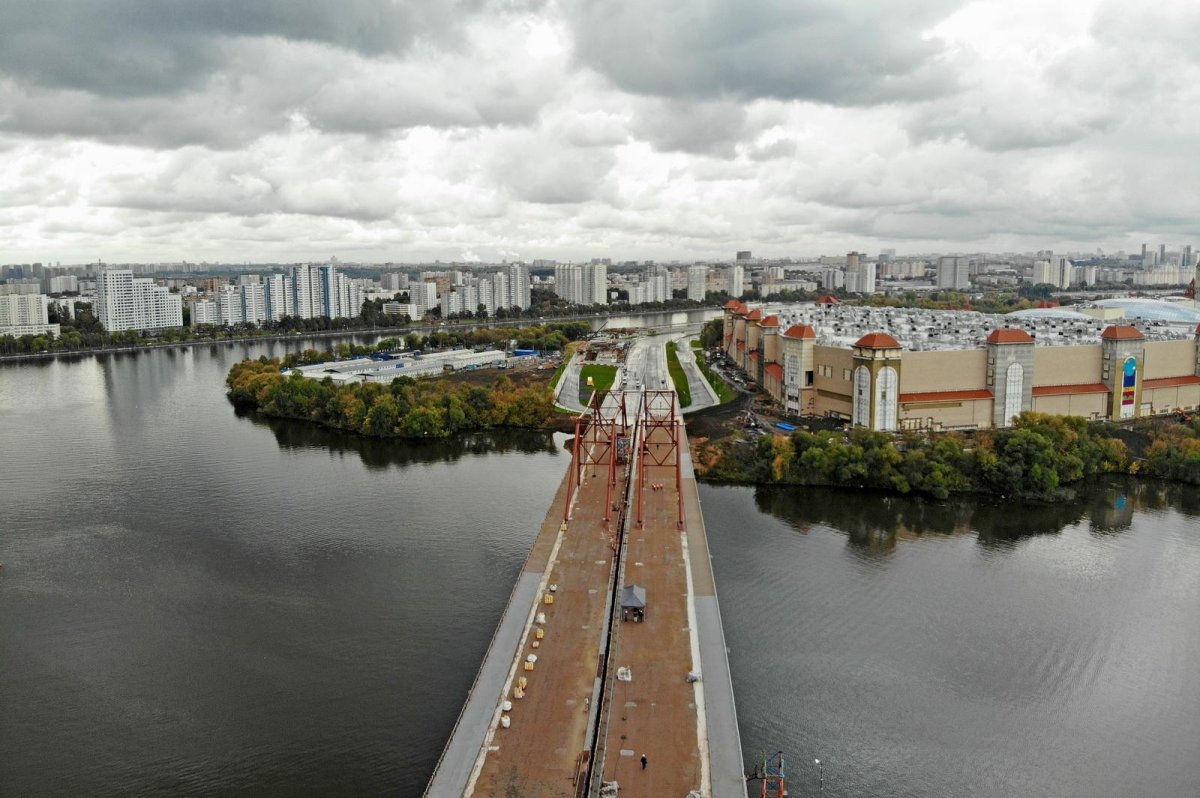 Мост через старое русло Москвы-реки на ЗИЛЕ