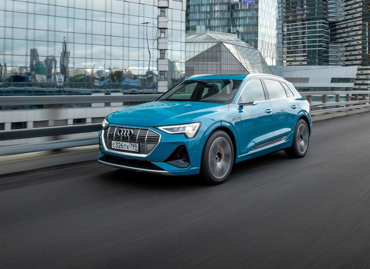Audi электромобиль e-tron