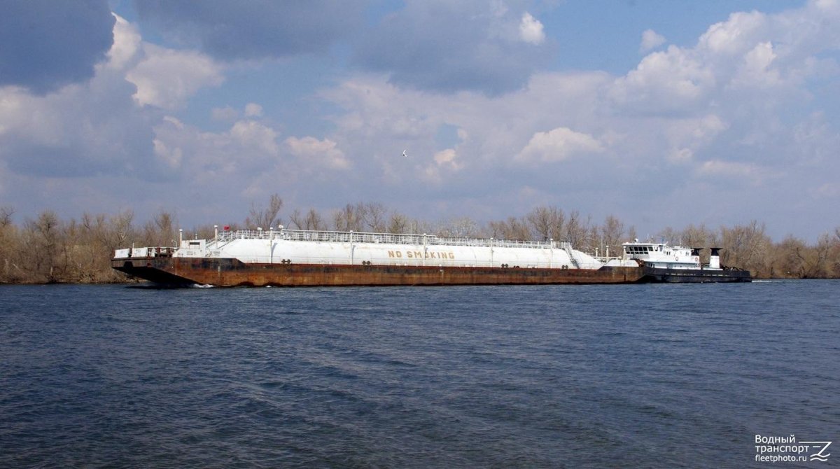 Нефтеналивная баржа проекта 16802