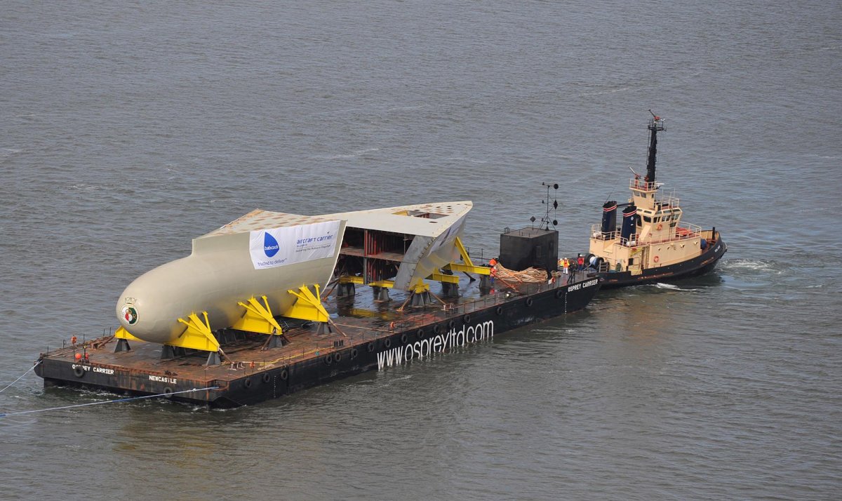 Авианосная баржа коммуна