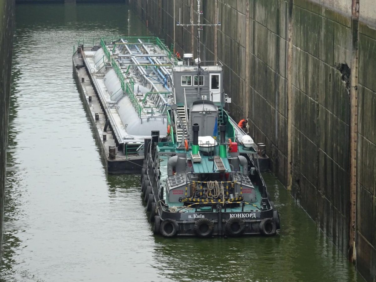 Речная баржа