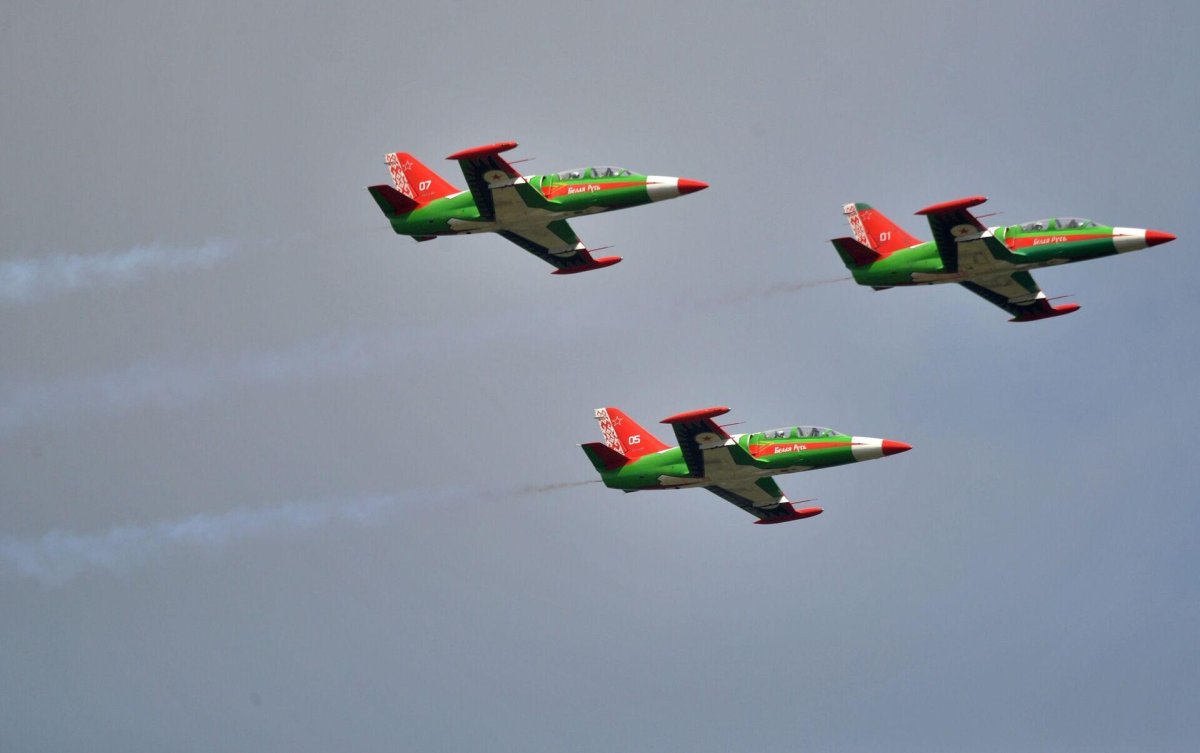 Пилотажная группа белая Русь