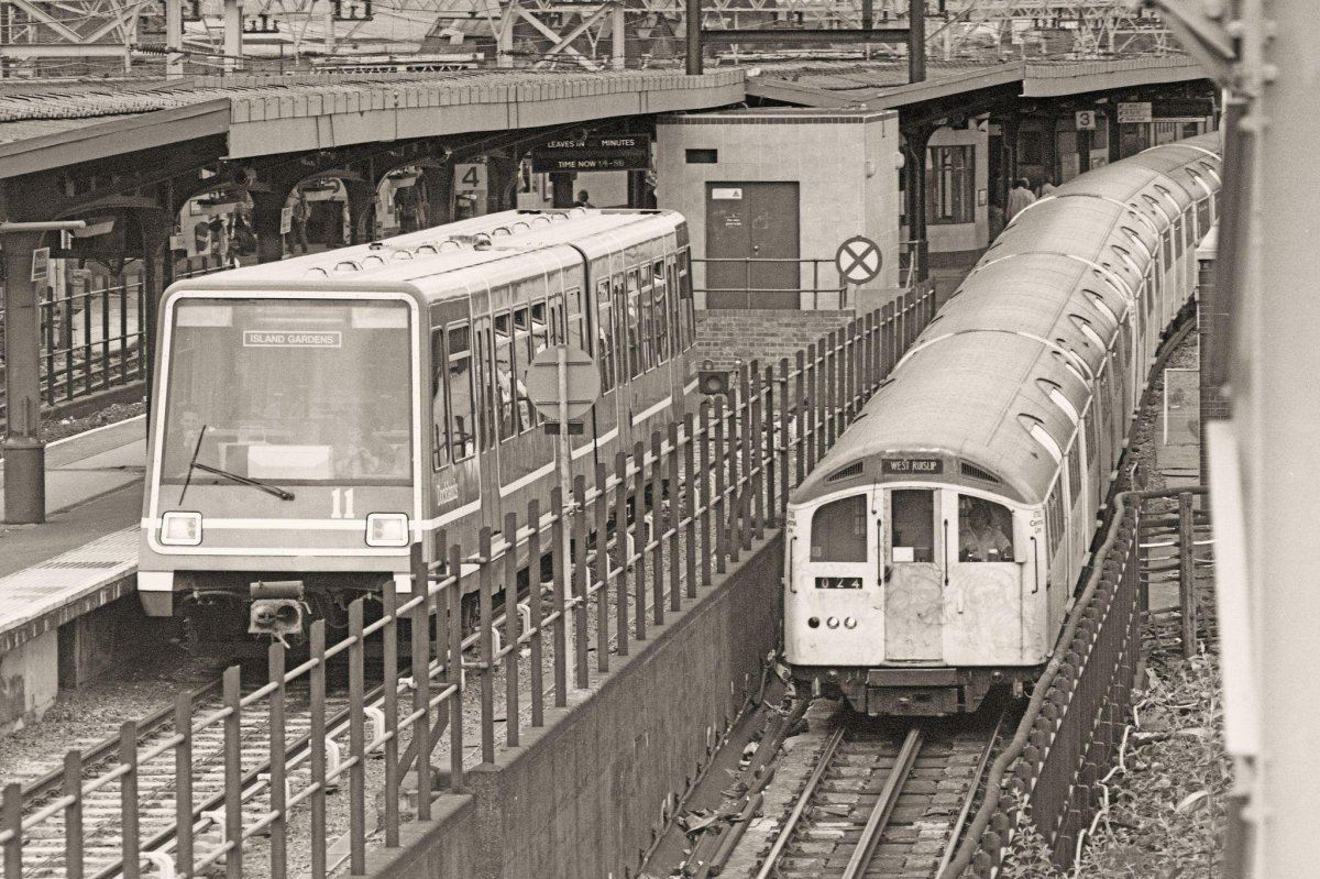 Лондонский Метропоезд 1995 stock