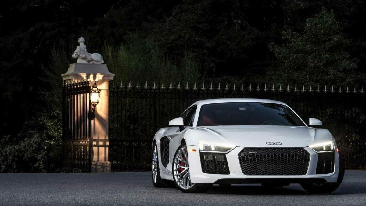 Audi r8 v10 White