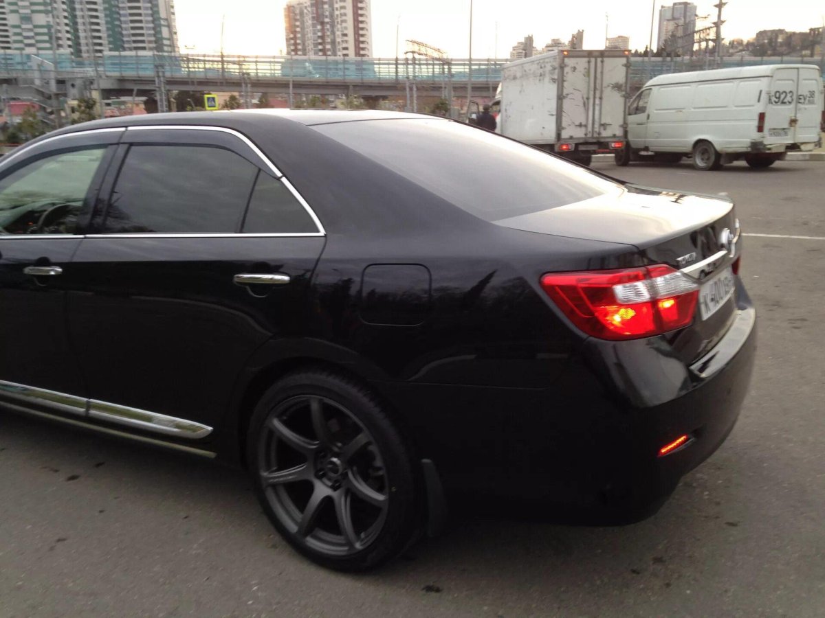 Диски черные на тойоту Камри 50