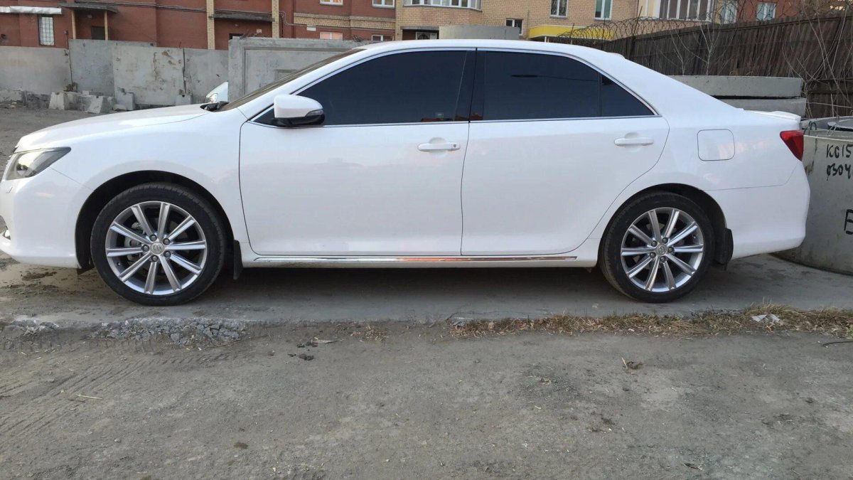 Toyota Camry v50 r18