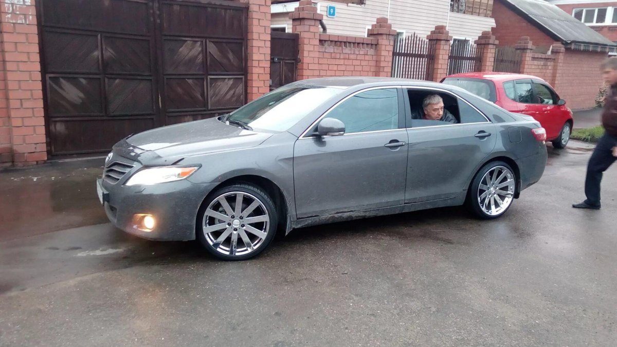 Toyota Camry 40 r19