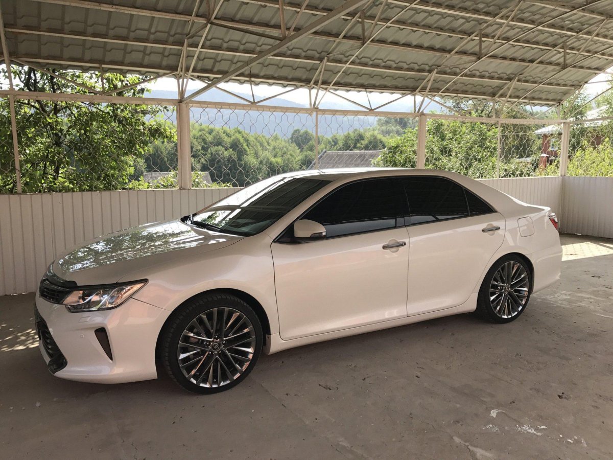Toyota Camry r18