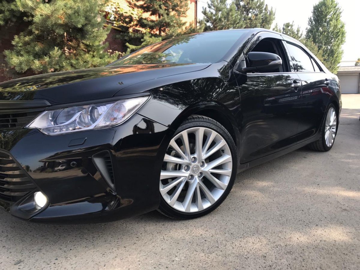 Toyota Camry 50 r19