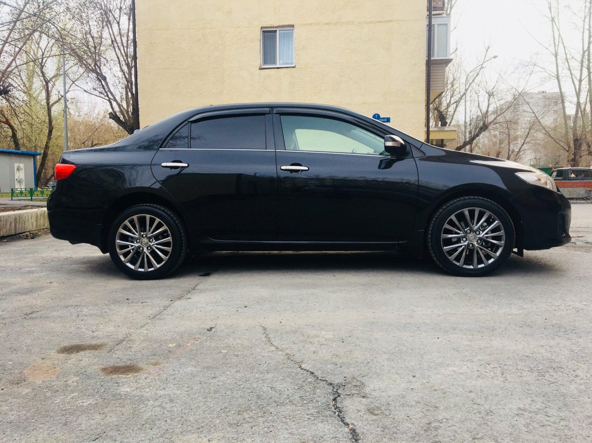 Тойота Королла 140 черная r17