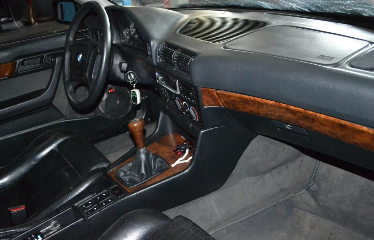 BMW e34 салон дерево