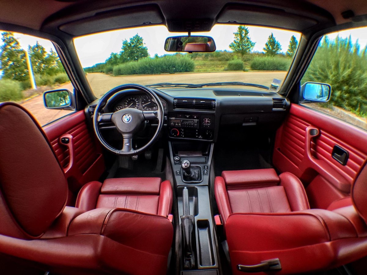 БМВ е34 красный салон