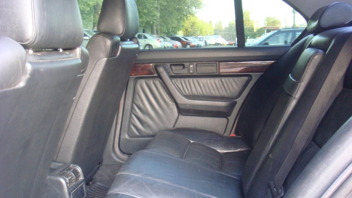 БМВ 520 салон сзади