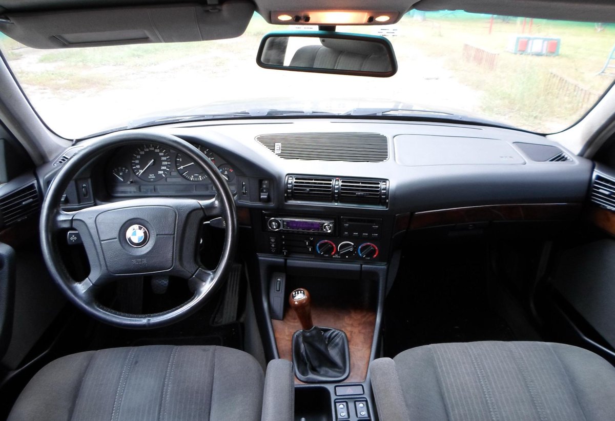 BMW 520i e34 салон