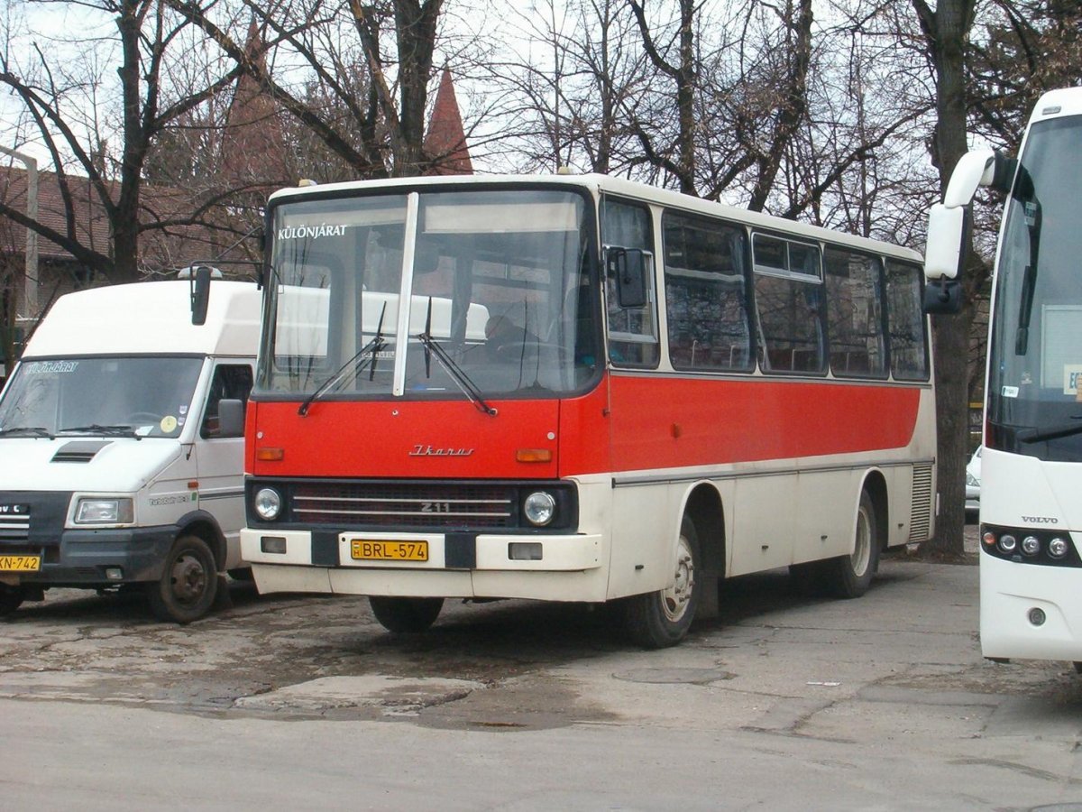 Икарус 211